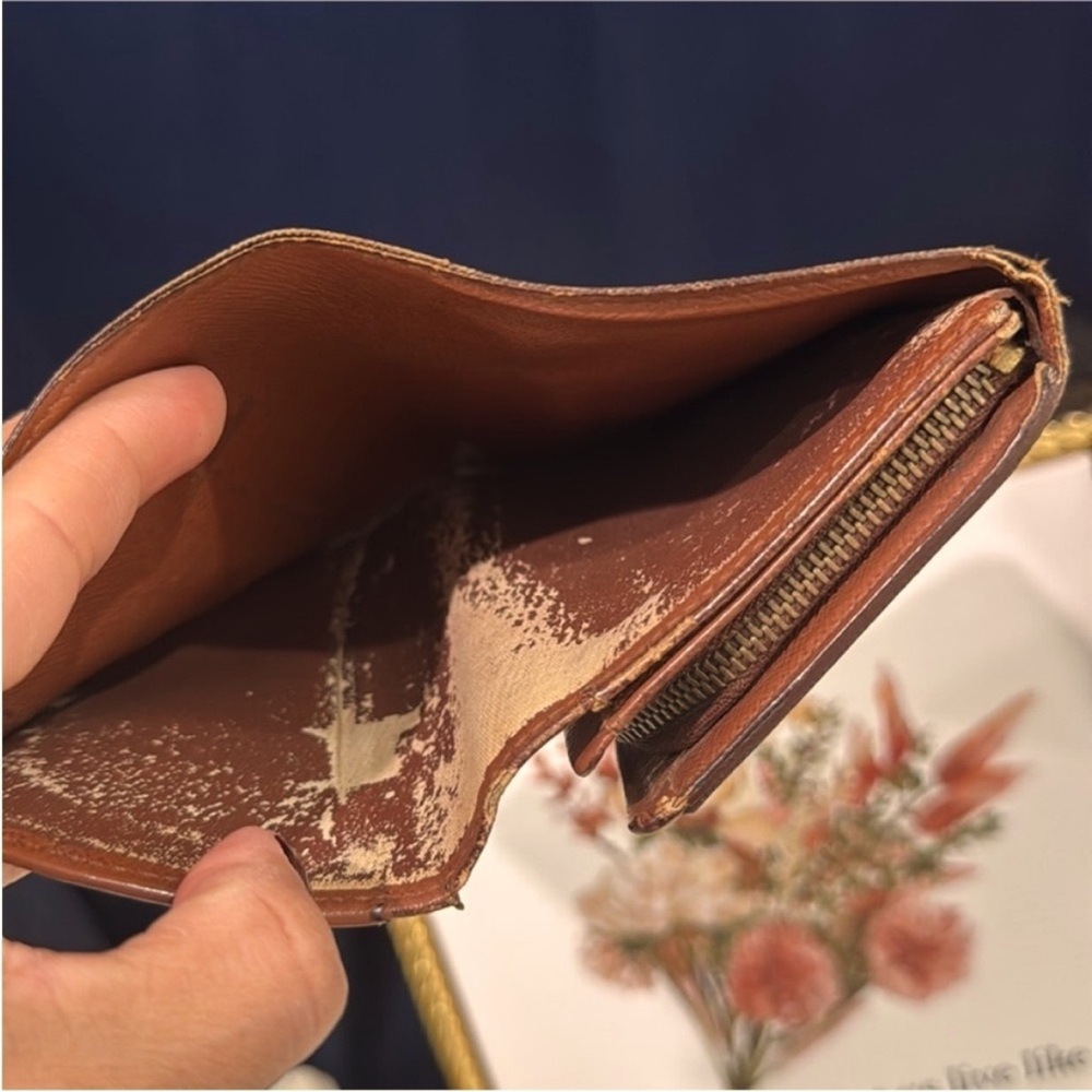 Louis Vuitton Brown Monogram Wallet Timeless Luxury - Picture 15 of 16
